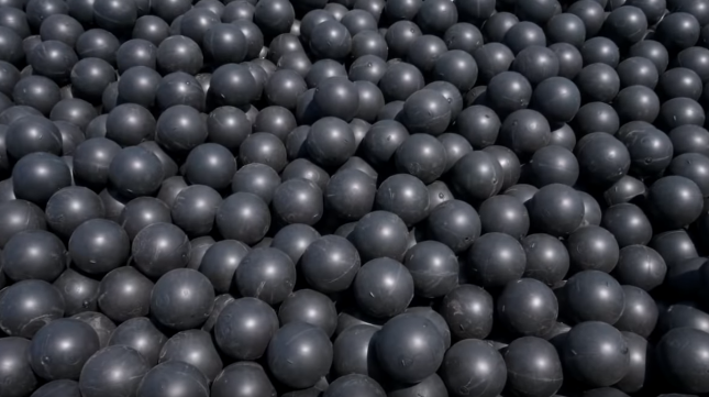 Чёрные шарики