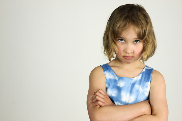 Запрещать ребенку злиться — нельзя! Когда злость копится внутри, с ней трудно справиться, это может перейти в психосоматические заболевания или аутоагрессию.