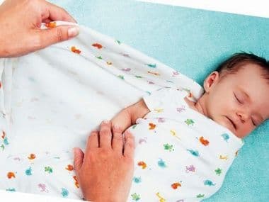 Зачем пеленать новорожденного