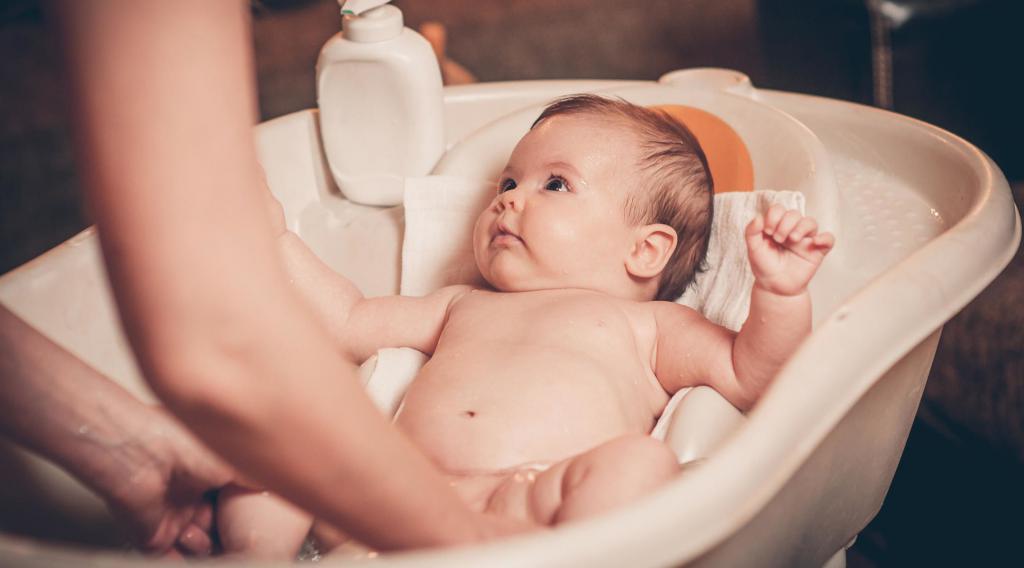 как купать новорожденную девочку первый раз дома