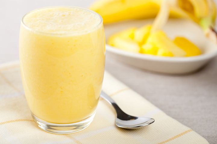Рецепты соков для детокса: бананово-яблочный фреш на основе йогурта