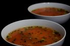 Томатный суп с говядиной и горошком