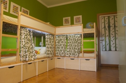 Интерьер детской комнаты для четверых. Фото 5