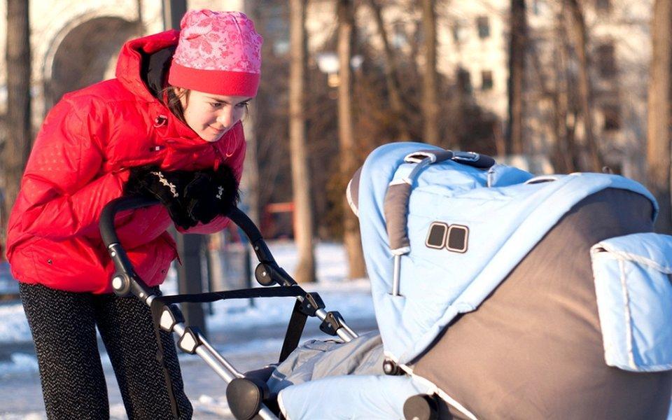 Правильно организованная прогулка зимой принесет только пользу новорожденному