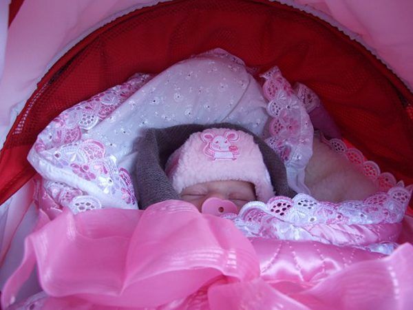 младенец, завёрнутый в одеяло