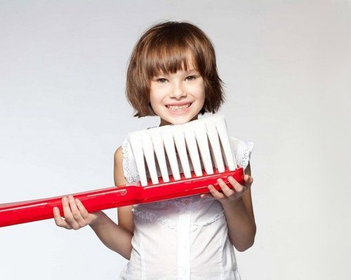 Как правильно чистить зубы детям в 2 года