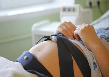 Живот беременной во время процедуры КГТ
