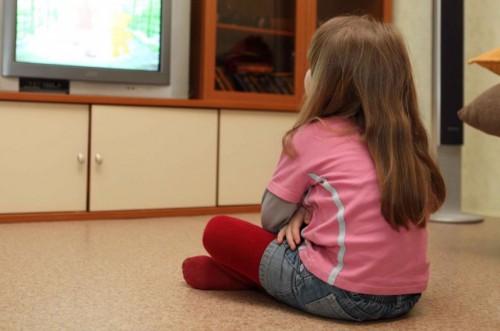 Ребенок у телевизора