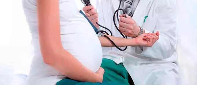 Измерение давления у беременной женщины
