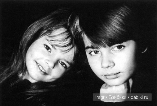 4-х летняя Камилла Паркер-Боулз со своей сестрой Анабеллой