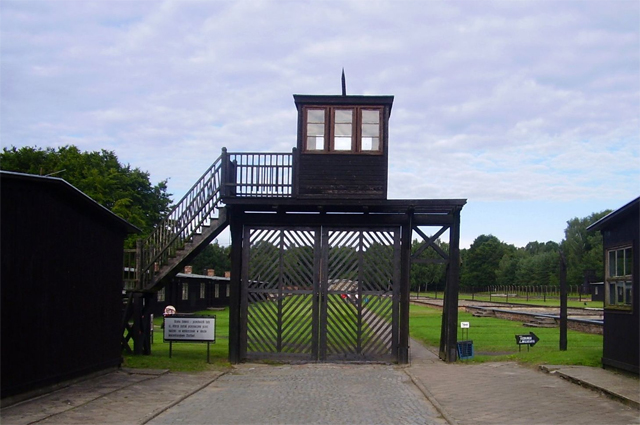 Вход на территорию бывшего концентрационного лагеря Штуттгоф