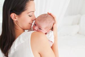 В гости к новорожденному - когда идти и что дарить?