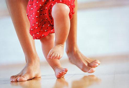 как научить ребенка ходить