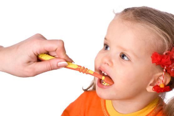 как научить ребенка чистить зубы 