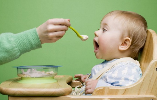 Нормы питания: сколько творога можно ребенку до года и после? Как определить недостаток или избыток творога в рационе ребёнка